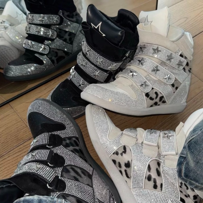 High‑Top Hidden Wedges Sneaker - đánh giá và giá Ethnic Modern Fashion